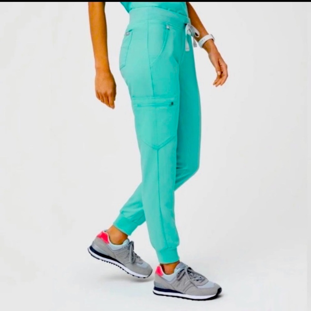 Figs women’s fresh aqua pair top and bottom